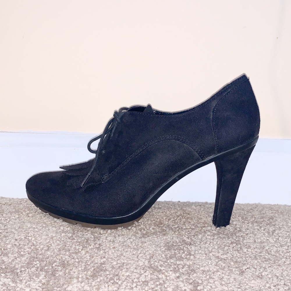 TAHARI Black TEMPLE Fringe suede heel booties 7.5